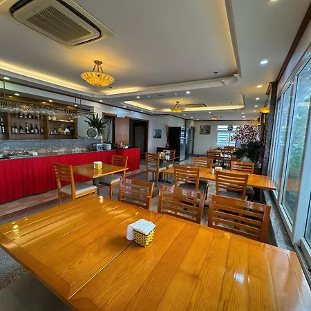 Sunny Hotel 1-2